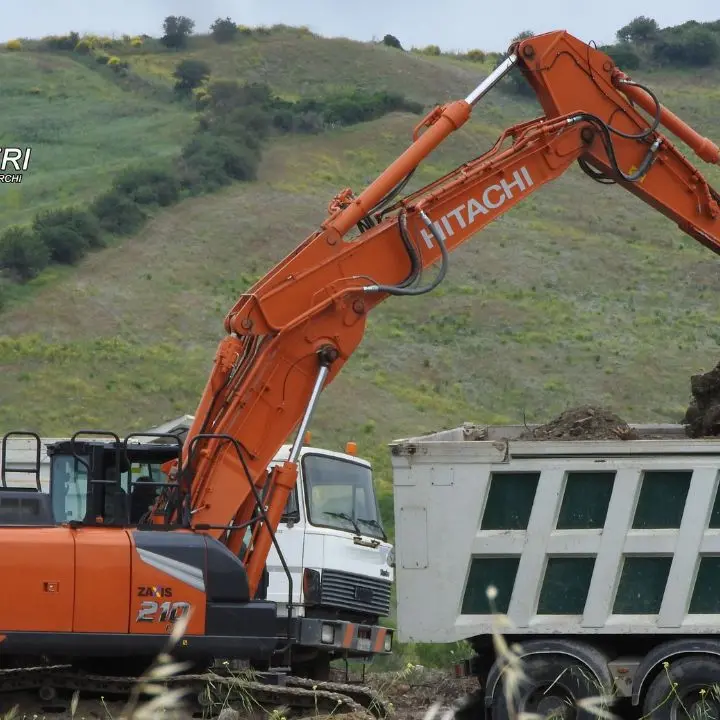 Sorpresi a prelevare materiale inerte dal fiume Nicà tra Crucoli e Terravecchia, tre arresti nel Cosentino\n