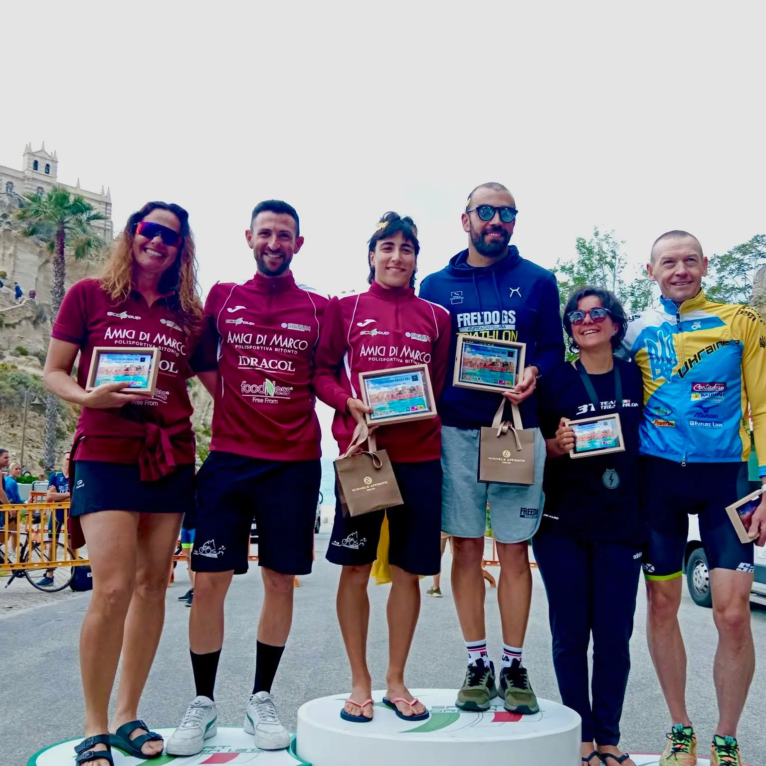 Tropea, spettacolo sportivo con la terza edizione del Triathlon degli Dei: vincono Roncone e Lafronza\n