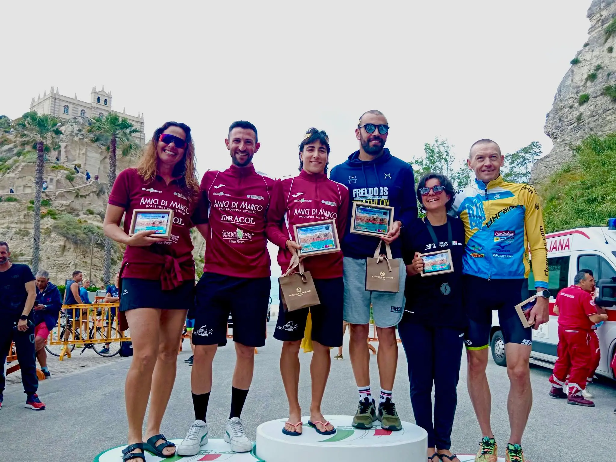 Tropea, spettacolo sportivo con la terza edizione del Triathlon degli Dei: vincono Roncone e Lafronza\n