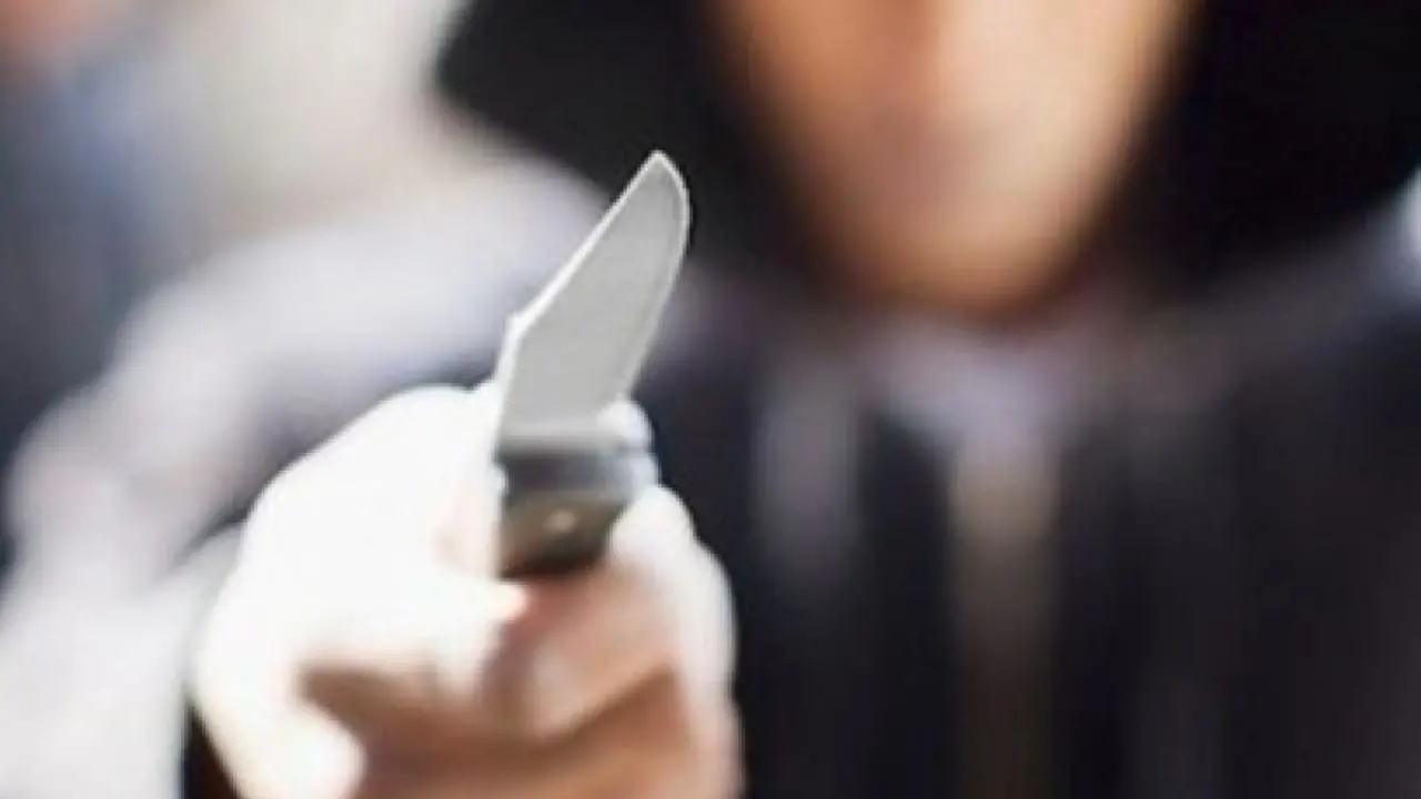 Reggio Calabria, si avvicinano per chiedergli una sigaretta e poi lo accoltellano: grave un 45enne\u00A0\n