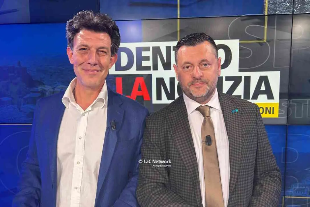 <p>Marco Ghionna (a sinistra) con il conduttore di Dentro la Notizia Pier Paolo Cambareri</p>\\n