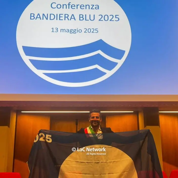 A Corigliano Rossano la Bandiera Blu sventola per la prima volta, Stasi: «È il frutto di sei anni di lavoro»