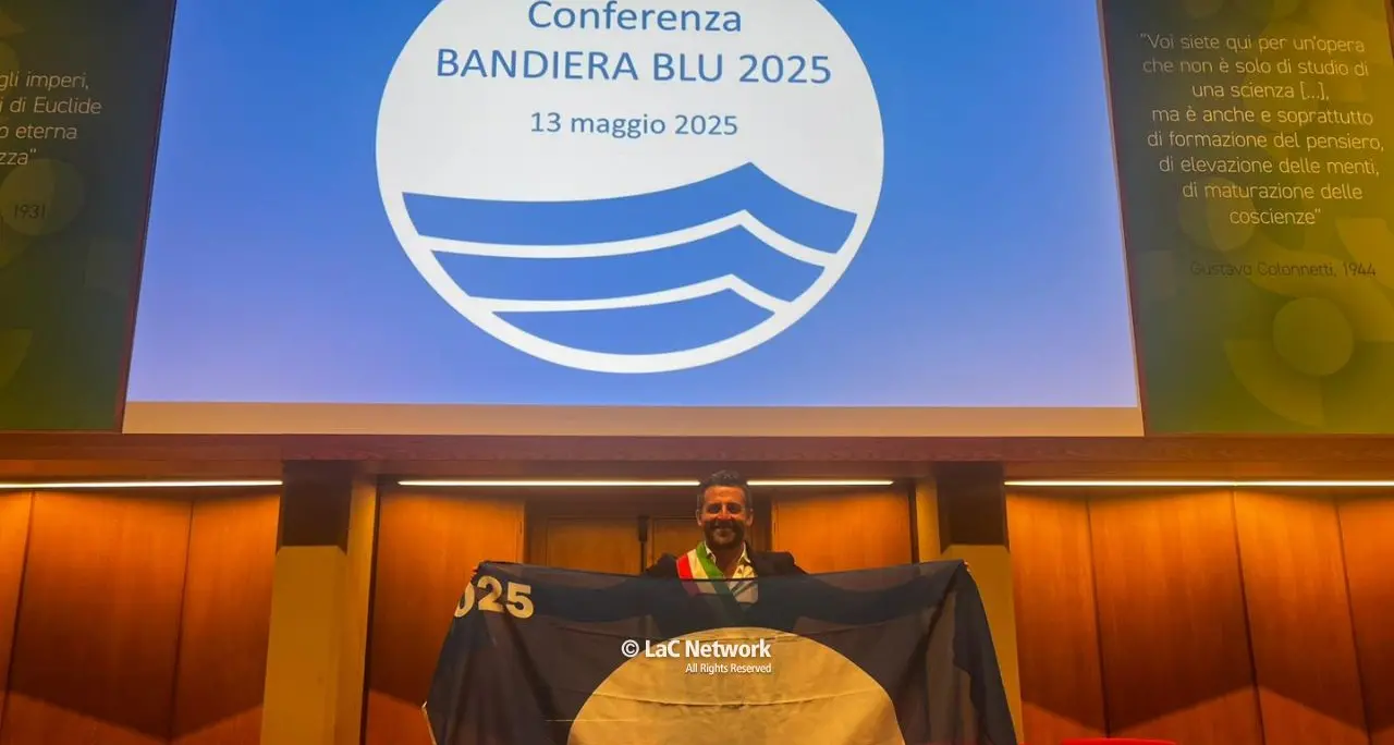 A Corigliano Rossano la Bandiera Blu sventola per la prima volta, Stasi: «È il frutto di sei anni di lavoro»