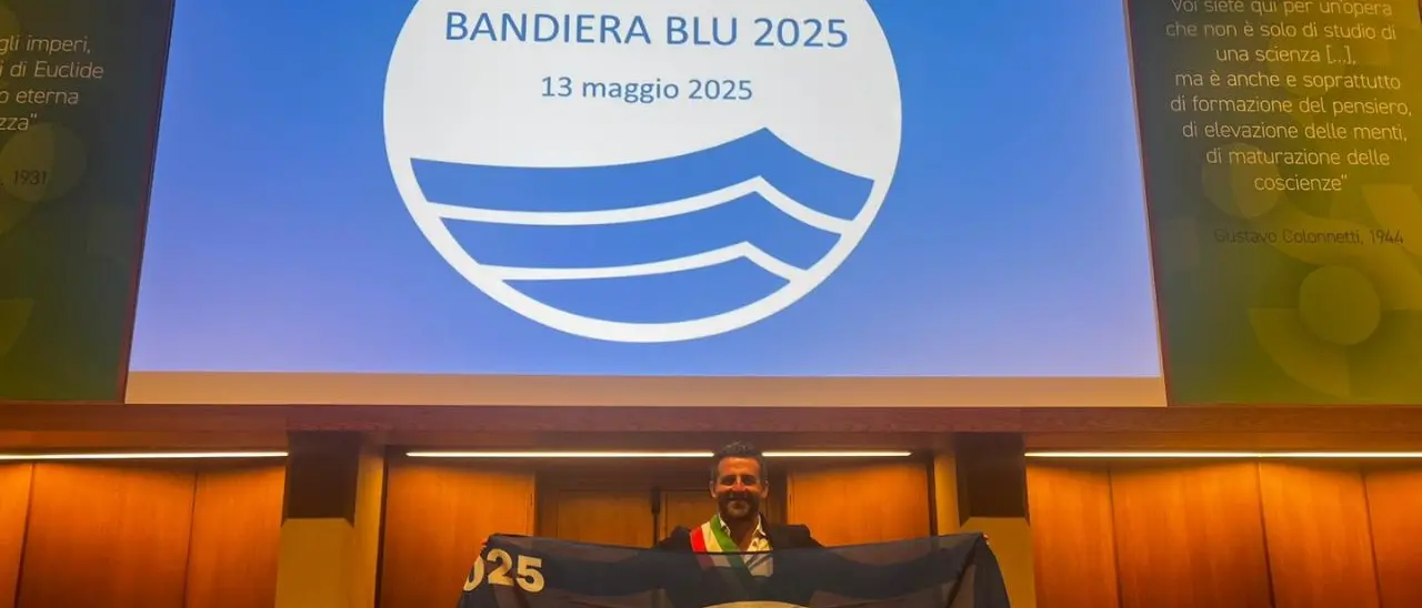 A Corigliano Rossano la Bandiera Blu sventola per la prima volta, Stasi: «È il frutto di sei anni di lavoro»