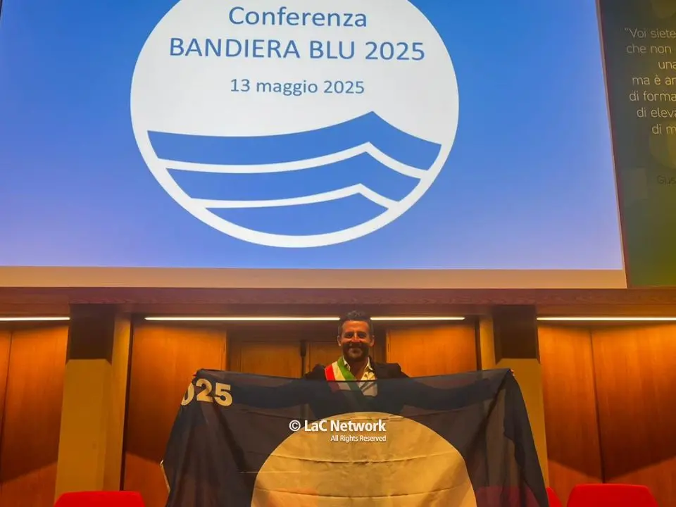 Corigliano Rossano, per la prima volta nella storia sventola la Bandiera Blu, Stasi: «È il frutto di sei anni di lavoro»