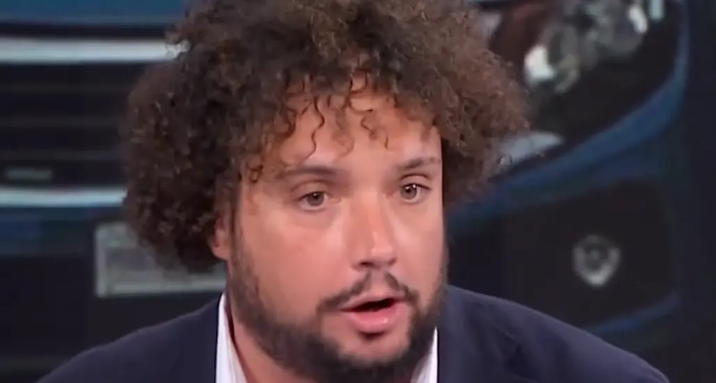 Il calabrese Davide Barzan denunciato per esercizio abusivo della professione: il “giurista” tv nei guai dopo le inchieste delle Iene\n