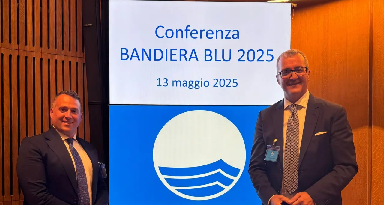 Cariati Bandiera Blu dopo più di dieci anni: mare eccellente, spiagge curate e attenzione all’ambiente\n