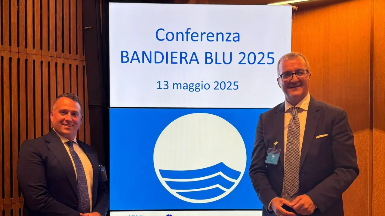 Cariati Bandiera Blu dopo più di dieci anni: mare eccellente, spiagge curate e attenzione all’ambiente\n