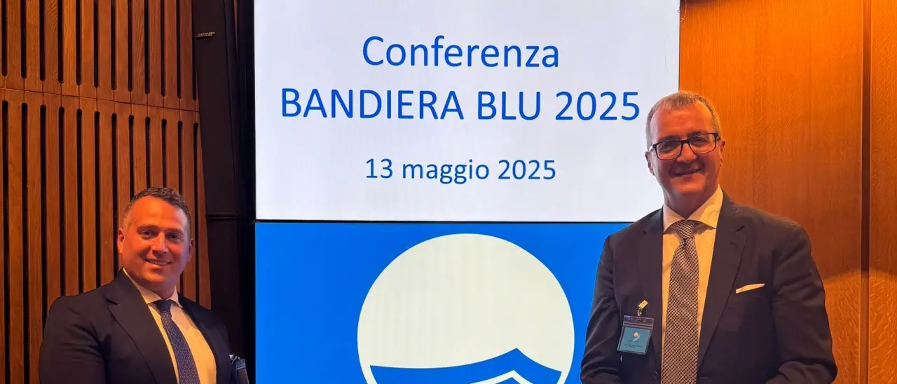 Cariati Bandiera Blu dopo più di dieci anni: mare eccellente, spiagge curate e attenzione all’ambiente\n