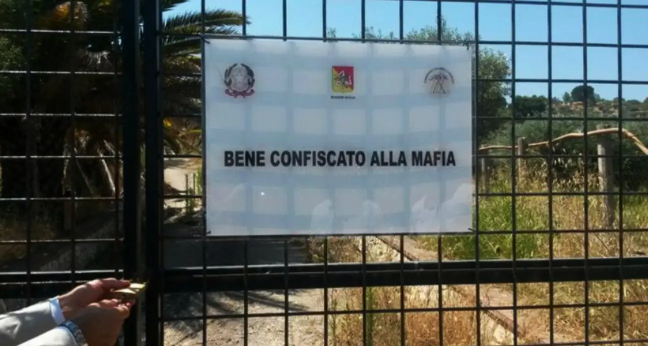 In Calabria e nel Messinese 217 beni confiscati alla mafia da assegnare\n