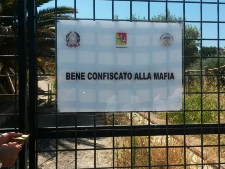 Beni confiscati alle mafie, 48 Comuni calabresi ancora inadempienti: manca la pubblicazione degli elenchi