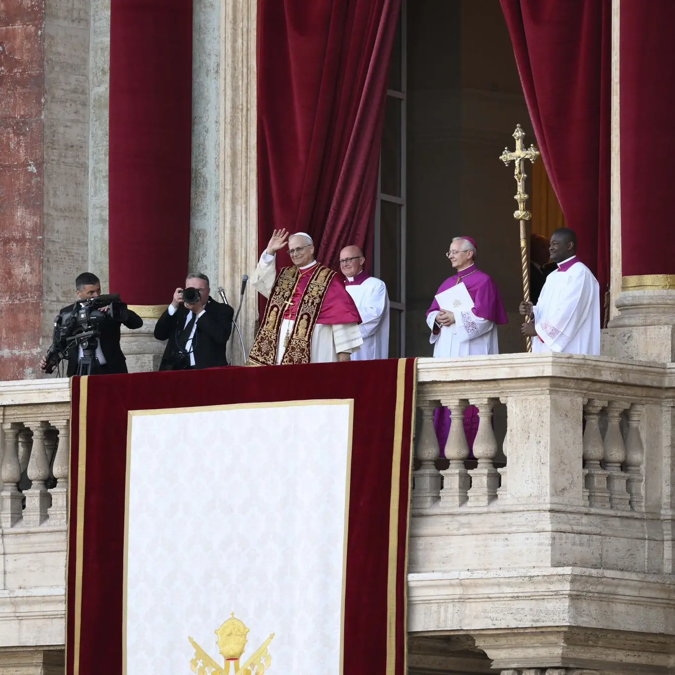 Robert Francis Prevost, così un tranquillo americano è diventato papa: tutti i retroscena del Conclave\n