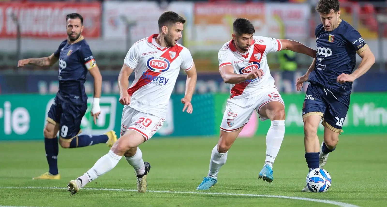 Mantova-Catanzaro, uno 0-0\u00A0che sta bene a tutti. Le Aquile\u00A0chiudono seste\u00A0in classifica e giocheranno\u00A0col Cesena\u00A0ai playoff