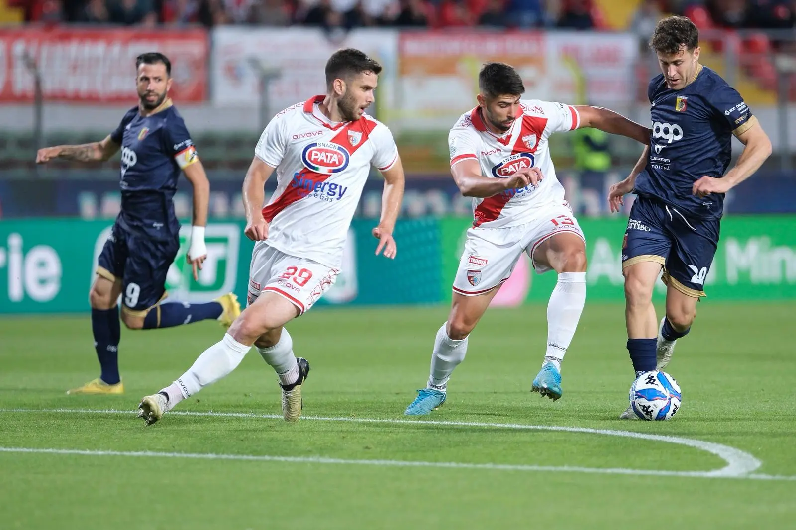 Mantova-Catanzaro, uno 0-0\u00A0che sta bene a tutti. Le Aquile\u00A0chiudono seste\u00A0in classifica e giocheranno\u00A0col Cesena\u00A0ai playoff