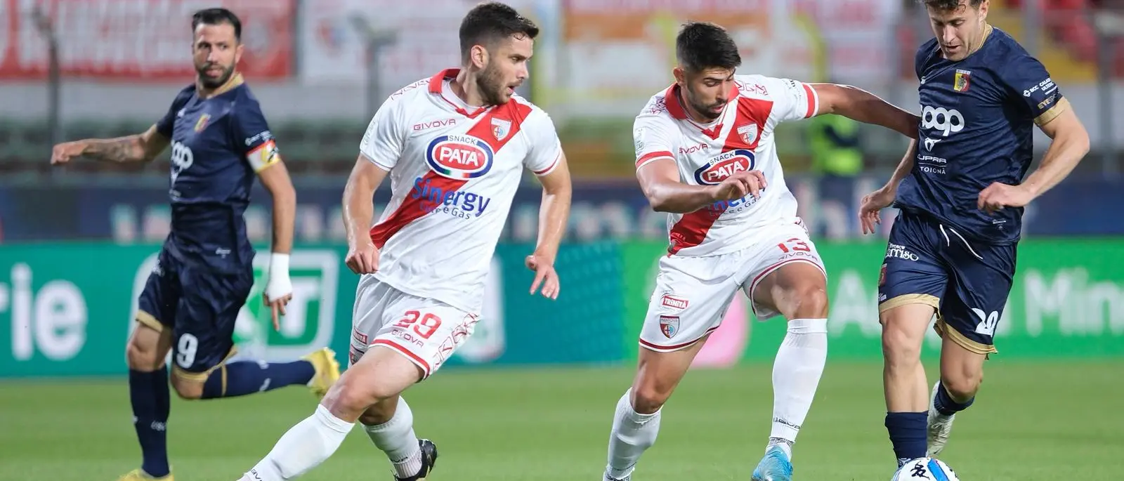 Mantova-Catanzaro, uno 0-0\u00A0che sta bene a tutti. Le Aquile\u00A0chiudono seste\u00A0in classifica e giocheranno\u00A0col Cesena\u00A0ai playoff