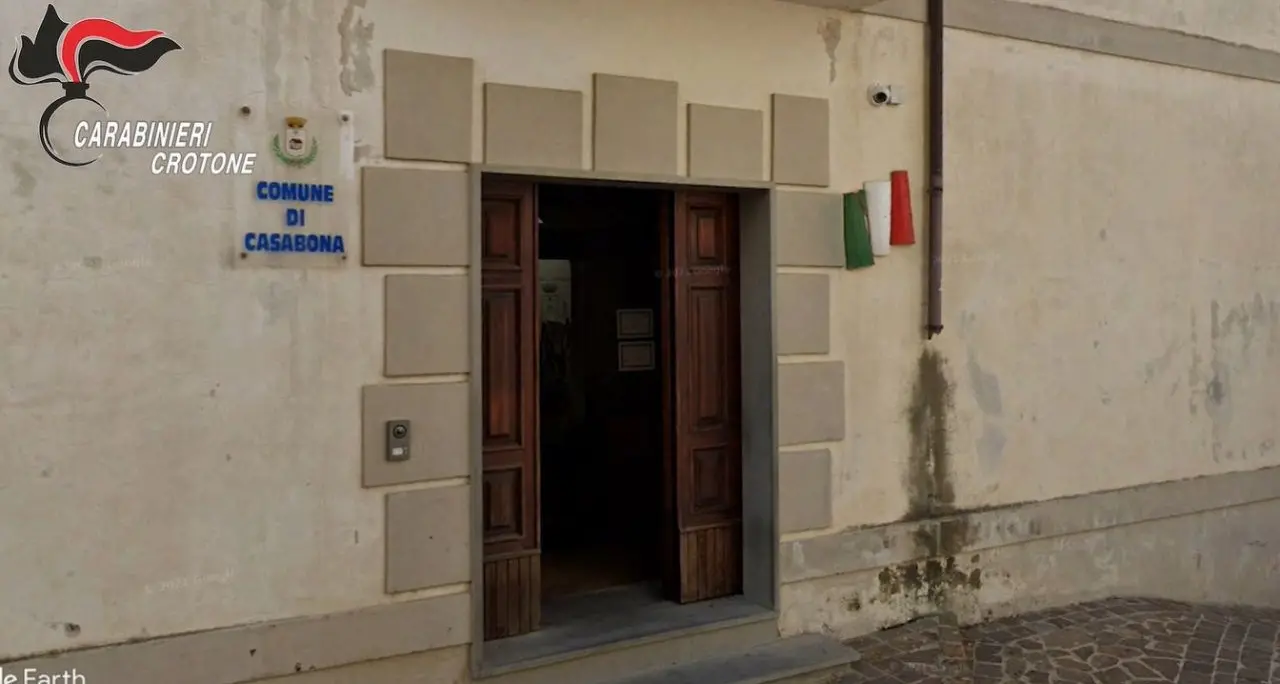 Comune di Casabona sciolto per mafia, si è insediata la commissione straordinaria che guiderà l’Ente per 18 mesi