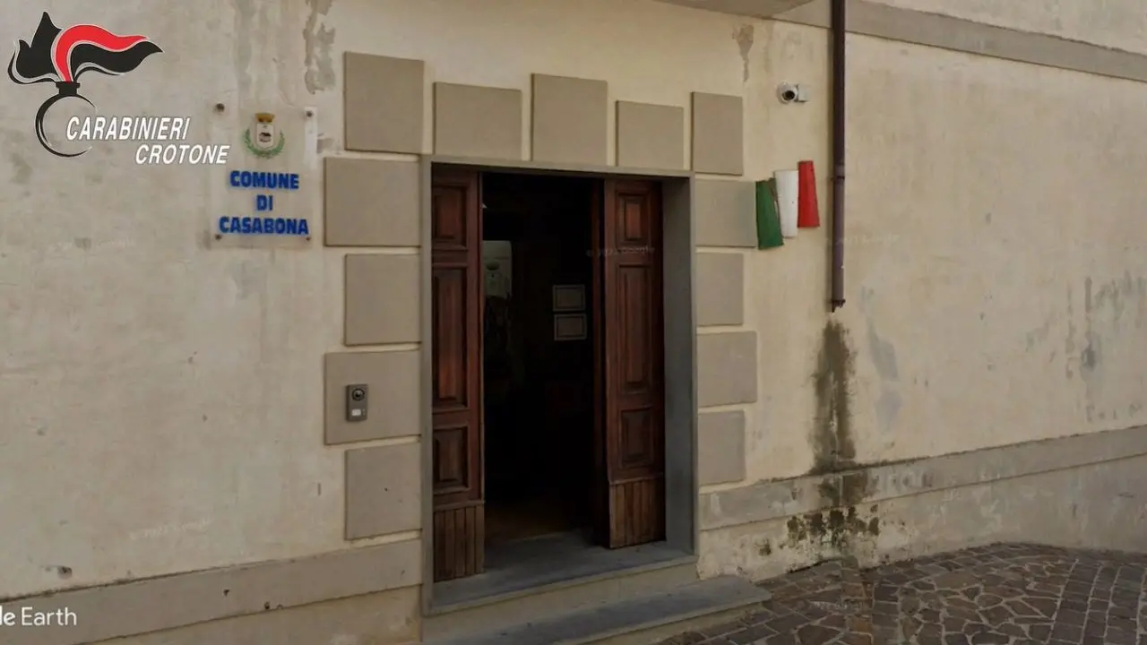 Comune di Casabona sciolto per mafia, si è insediata la commissione straordinaria che guiderà l’Ente per 18 mesi