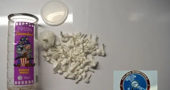 Catanzaro, spaccio di cocaina dietro un banco di ortofrutta: due arresti\n