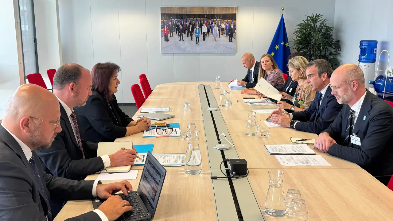 Occhiuto a Bruxelles incontra i commissari Šuica e\u00A0Brunner: «Cerco sempre di sfruttare al massimo le trasferte europee»\n