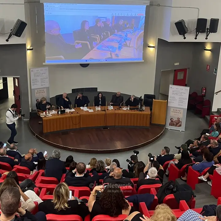 Reggio, Santo Versace alla Mediterranea racconta la storia della sua famiglia: «Gianni non ha mai dimenticato le sue radici»\n