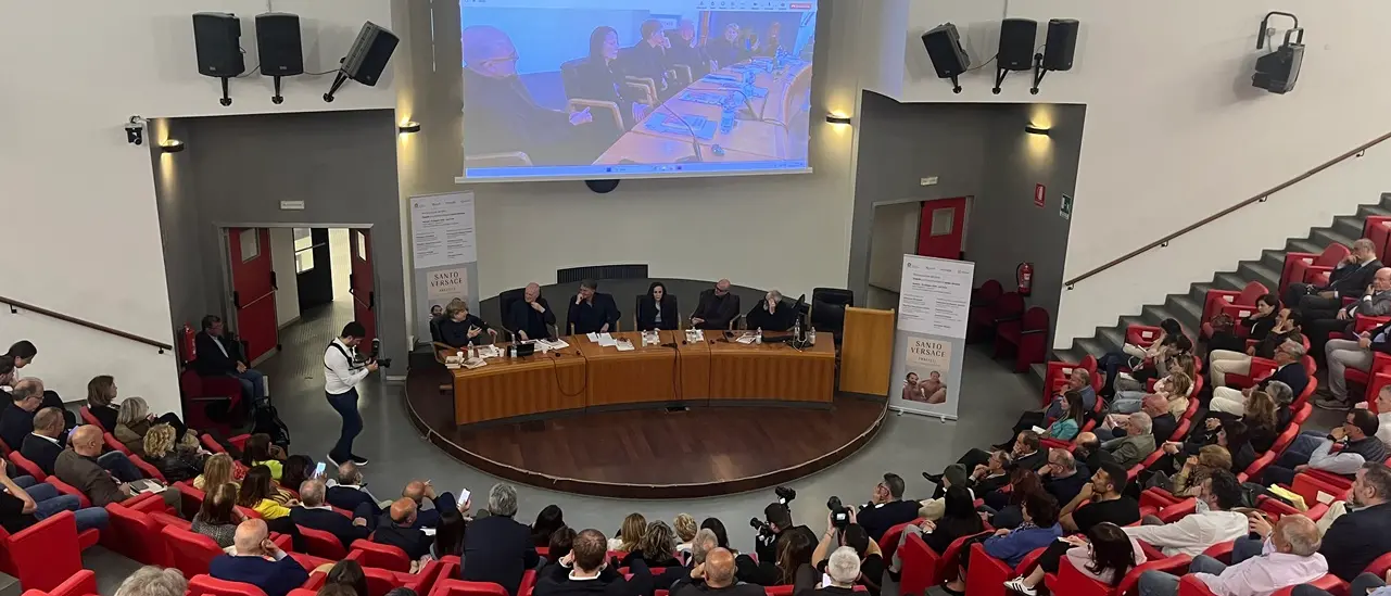 Reggio, Santo Versace alla Mediterranea racconta la storia della sua famiglia: «Gianni non ha mai dimenticato le sue radici»\n