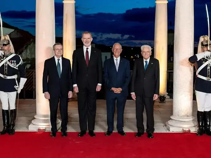 “Nessun dorma”: Mattarella e Draghi suonano la sveglia all’Europa