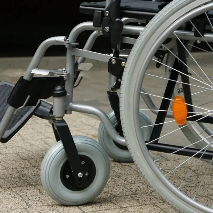 In Calabria pratiche d’invalidità ferme da mesi, la denuncia: «La riforma penalizza malati di tumore e disabili gravi»\n