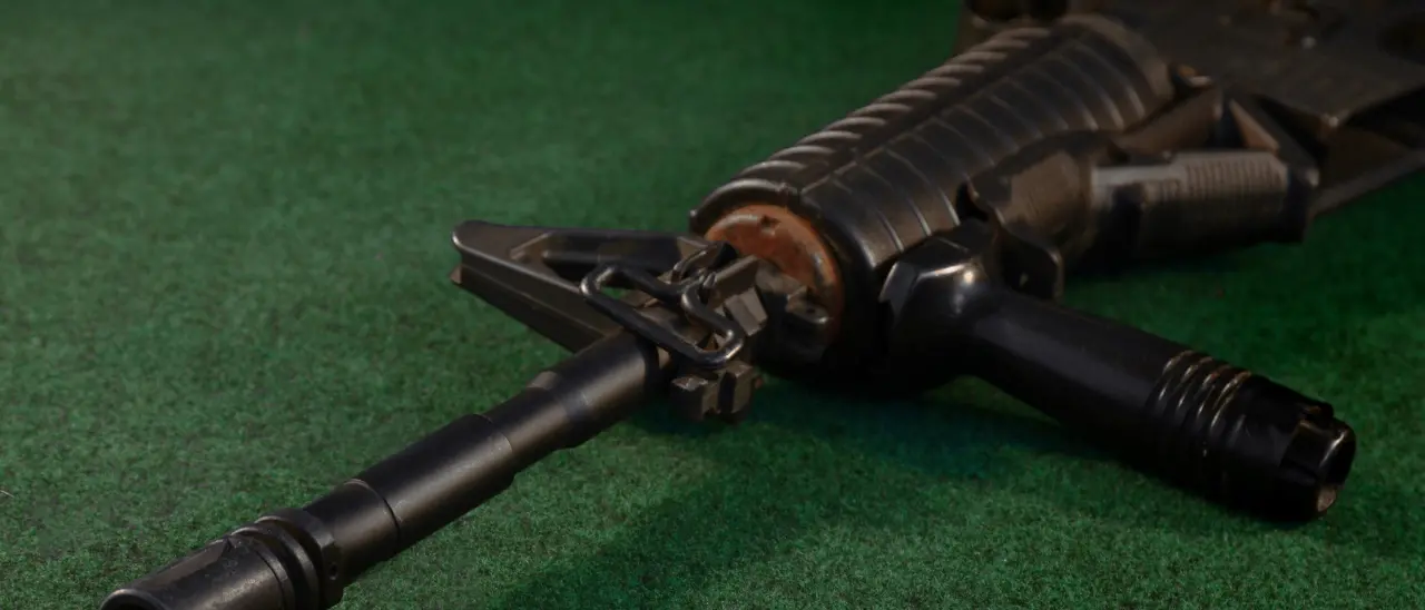 Un mitra nascosto in giardino a Castrolibero,\u00A0l’arma era sepolta nel terreno: arrestato il proprietario\n