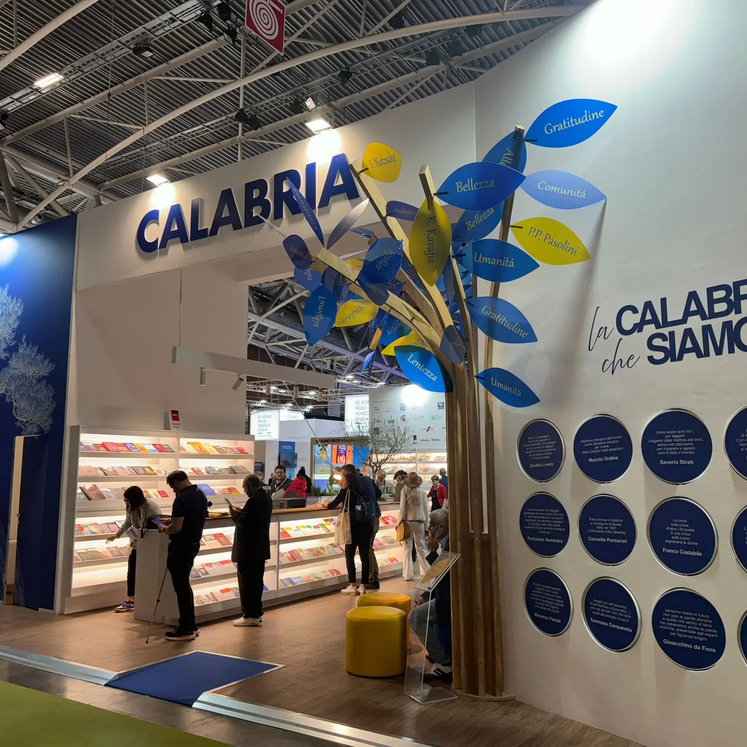 La Calabria si racconta al Salone del Libro: «Portiamo la storia che viviamo oggi, le nostre radici e i nostri rami»\n