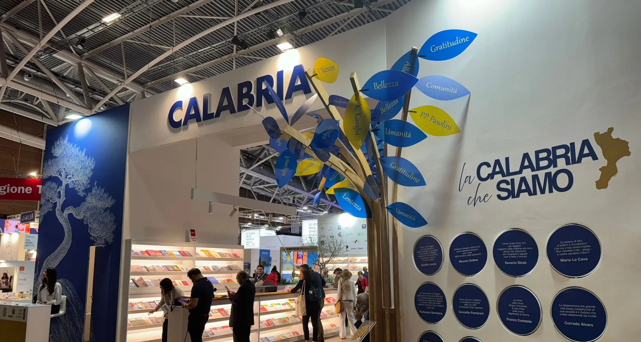 La Calabria si racconta al Salone del Libro: «Portiamo la storia che viviamo oggi, le nostre radici e i nostri rami»\n