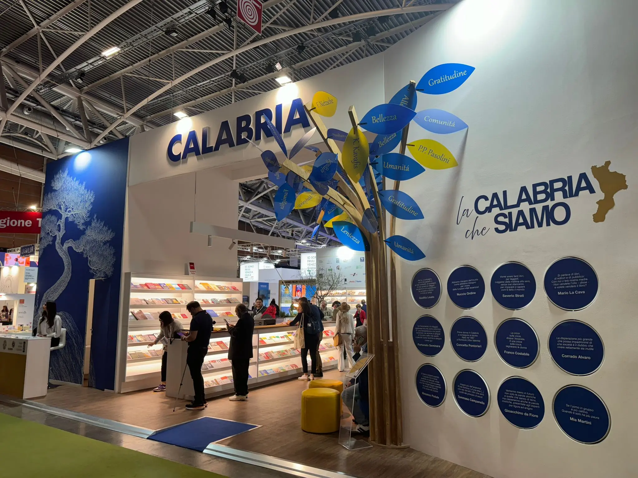 La Calabria si racconta al Salone del Libro: «Portiamo la storia che viviamo oggi, le nostre radici e i nostri rami»\n