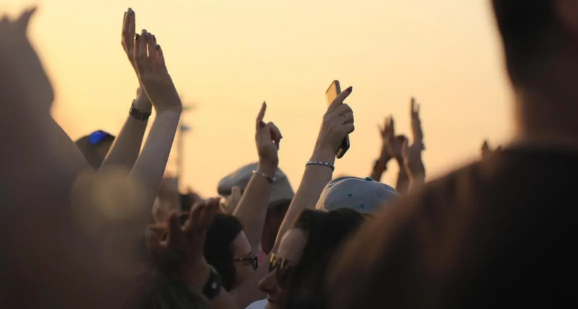 Feste in spiaggia vicino alla riserva naturale, il Comune di Gizzeria revoca la concessione demaniale al lido Cool Bay\n