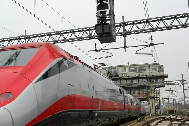 Pnrr a passo di lumaca:\u00A0l’Alta Velocità Salerno-Reggio Calabria è il progetto più lento d’Italia\n