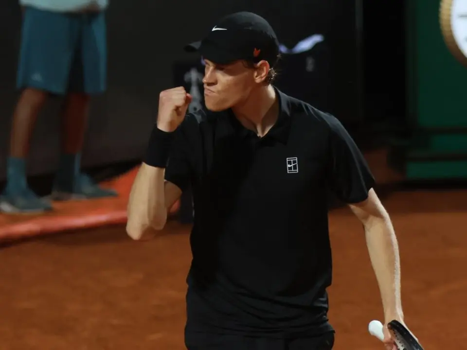 Tennis, Sinner stratosferico agli Internazionali d'Italia: batte Ruud e vola in semifinale