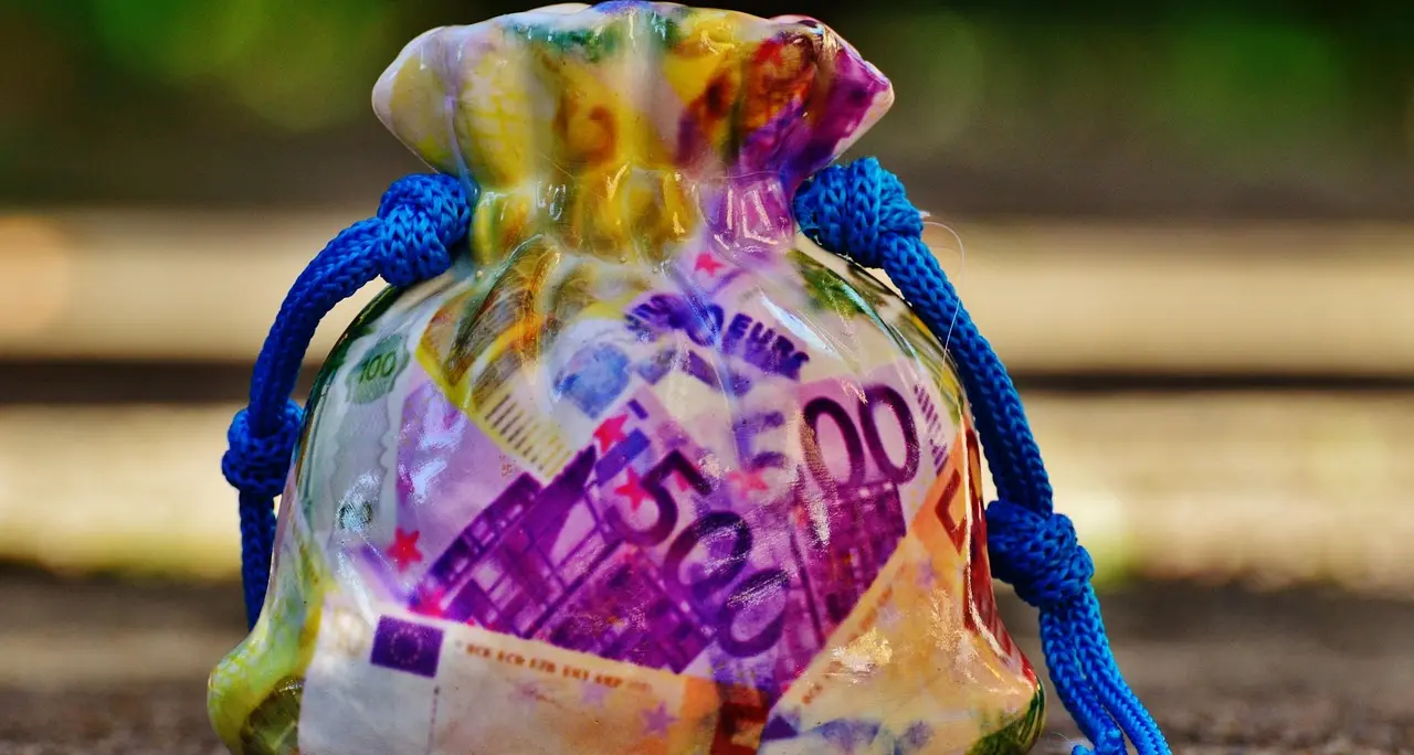 Affitti estivi folli sul Tirreno cosentino: 1500 euro per 15 giorni, prezzi raddoppiati in due anni\n