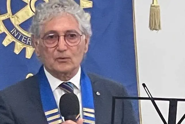 <p>Il presidente del Rotary Presila Cosenza Est Antonio Iannello</p>\\n