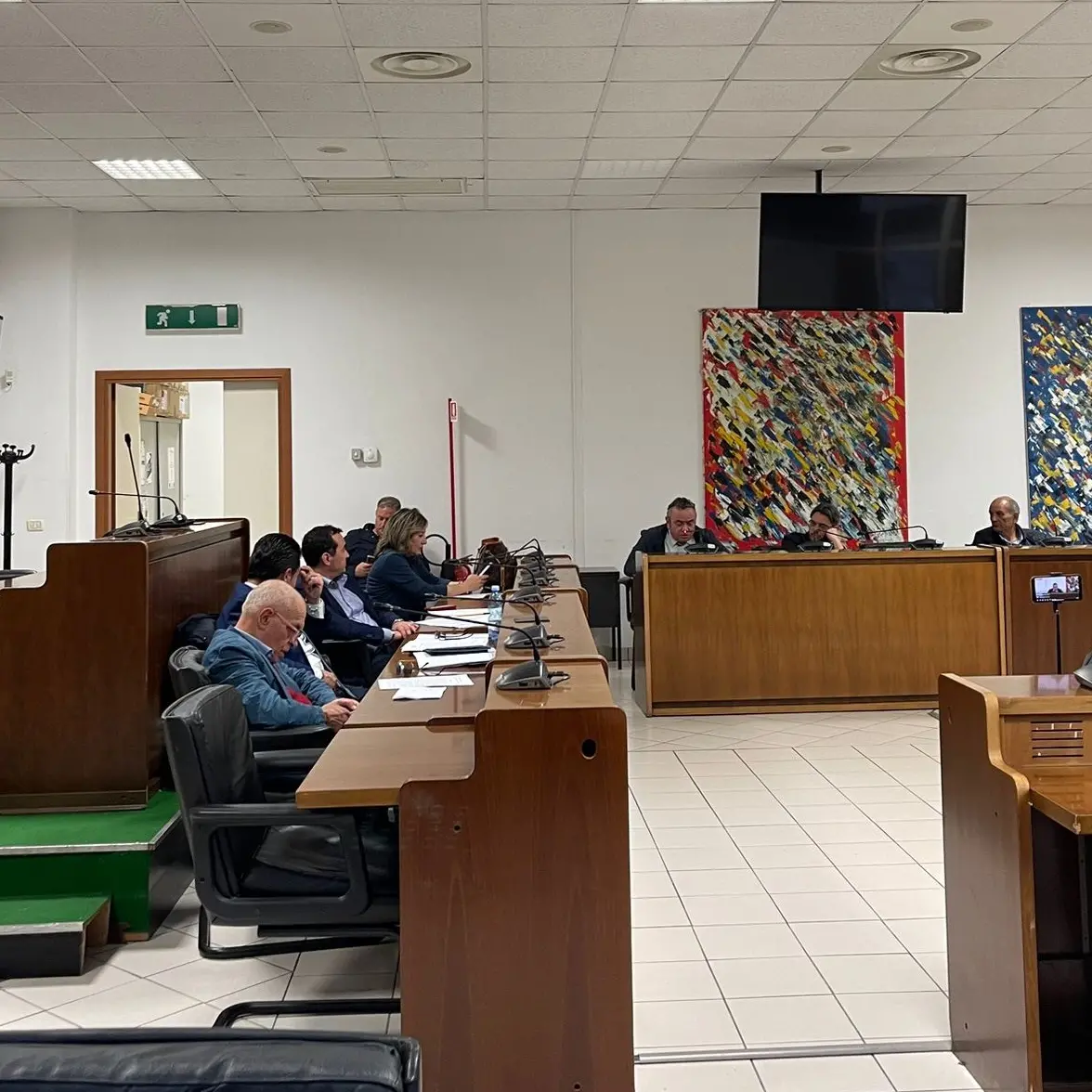 Guardie mediche chiuse e cittadini costretti a macinare chilometri, i sindaci della\u00A0Locride: «Servono soluzioni concrete»