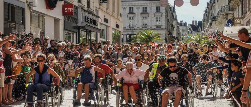 \"Sciò! Il teatro, fuori\": a Catanzaro il festival che trasforma la città in palcoscenico\n