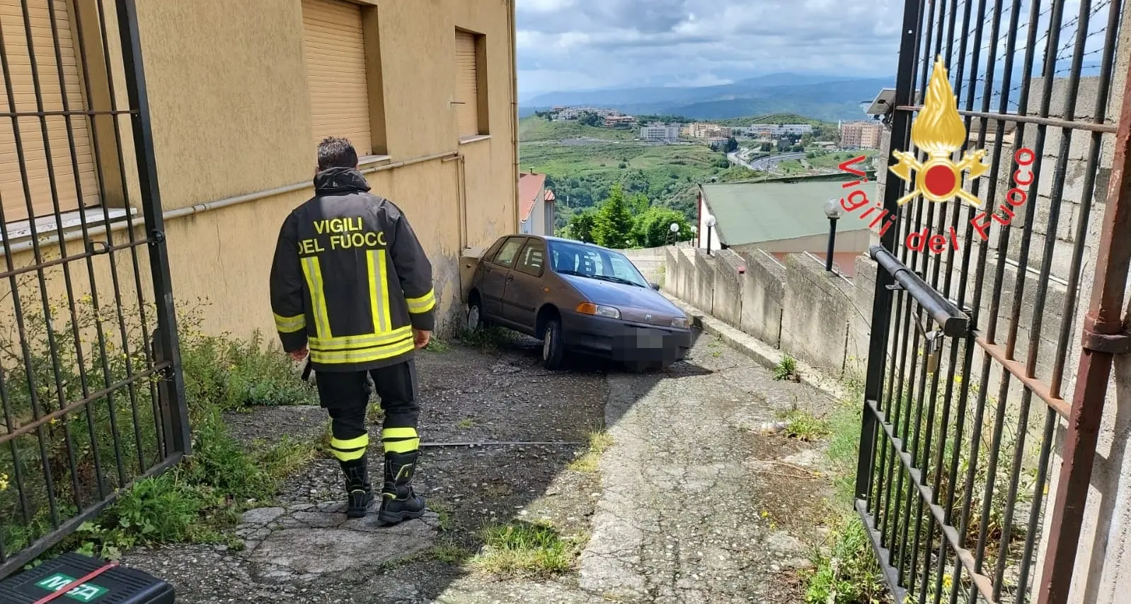 Catanzaro, 86enne muore dopo essere stato investito dalla propria auto in una discesa\n