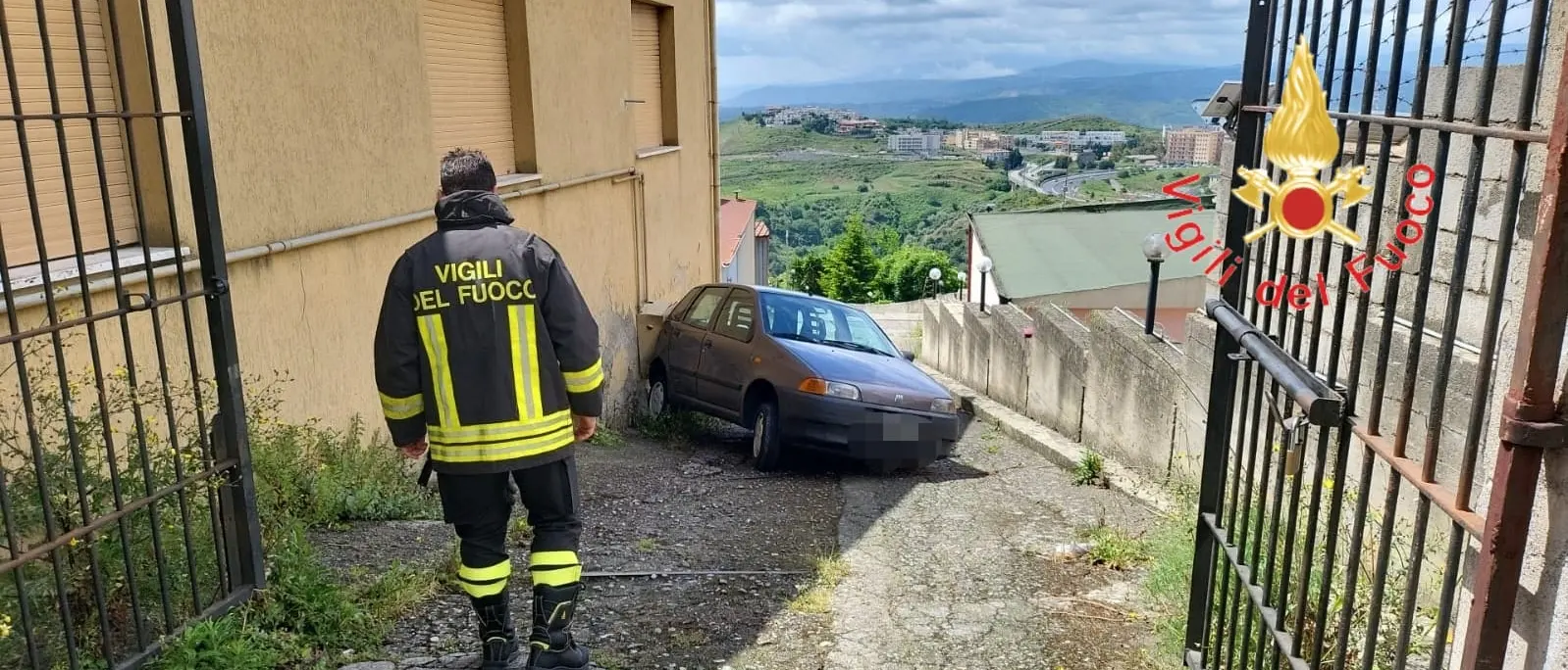 Catanzaro, 86enne muore dopo essere stato investito dalla propria auto in una discesa\n