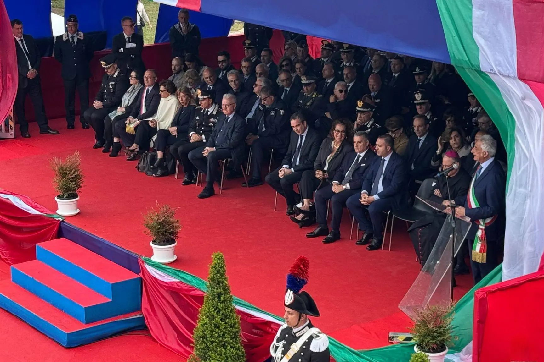 <p>La cerimonia a San Ferdinando - foto tratta dalla pagina fb di Francesco Cannizzaro</p>\\n