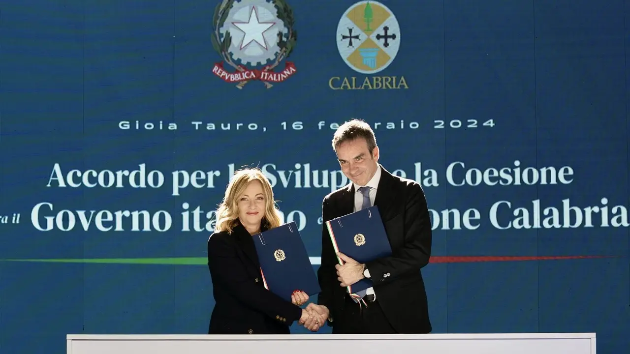 Meloni, Occhiuto e il caos politico: tra Gaza\u00A0e la gaffe su Cutro\u00A0una settimana di scontri e contraddizioni\n