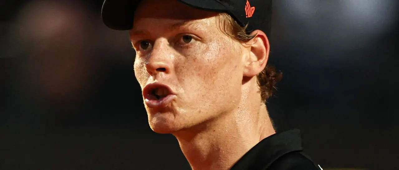 Tennis, Sinner va sotto ma rimonta Paul e conquista la finale agli Internazionali d'Italia\n