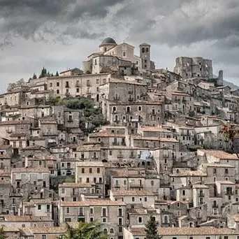 Festa della Bandiera 2025: a Morano Calabro un grande evento di tradizione, orgoglio e comunità\n