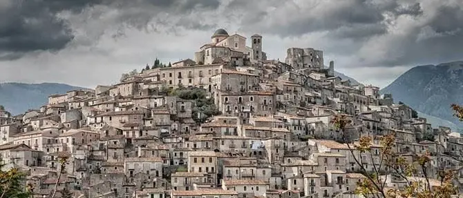 Festa della Bandiera 2025: a Morano Calabro un grande evento di tradizione, orgoglio e comunità\n