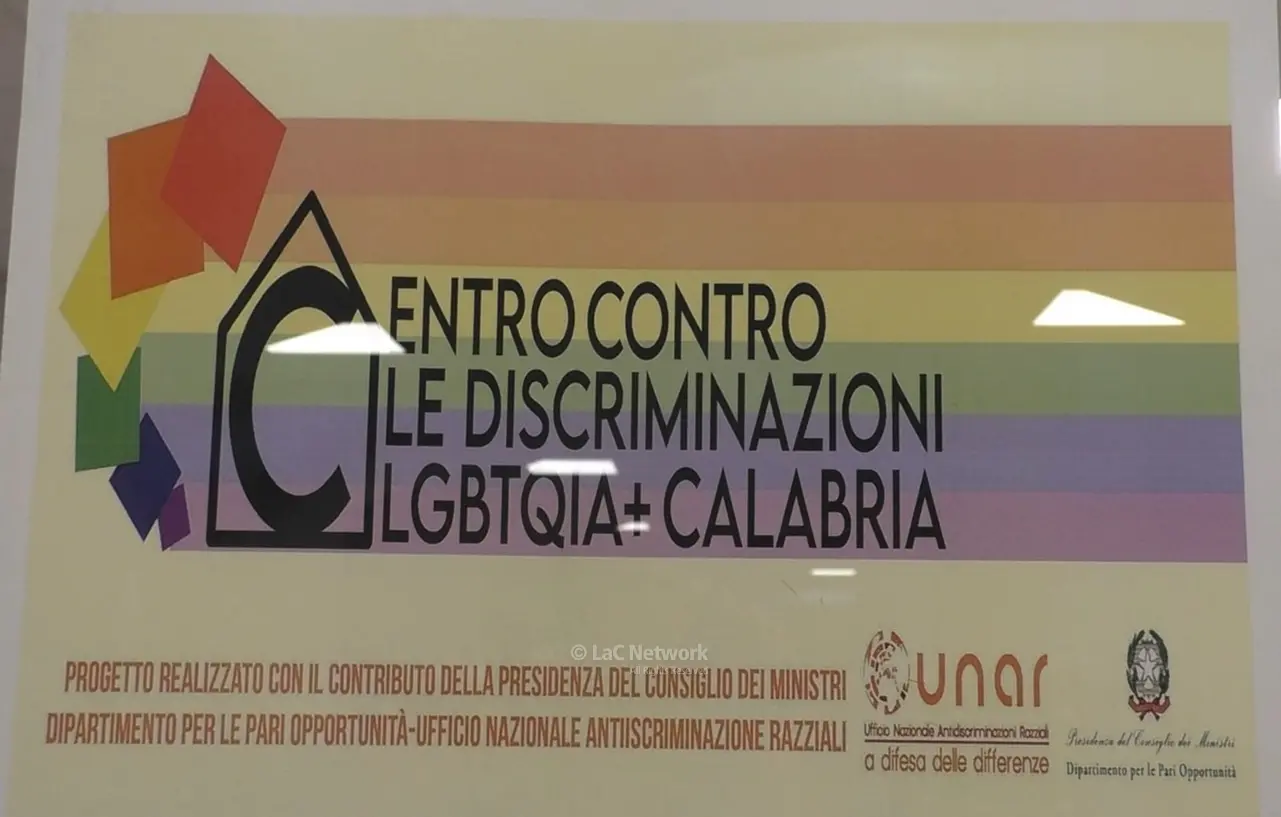 Giornata contro l'omofobia, a Reggio\u00A0cresce la consapevolezza ma mancano i servizi. E le scuole restano indifferenti\n