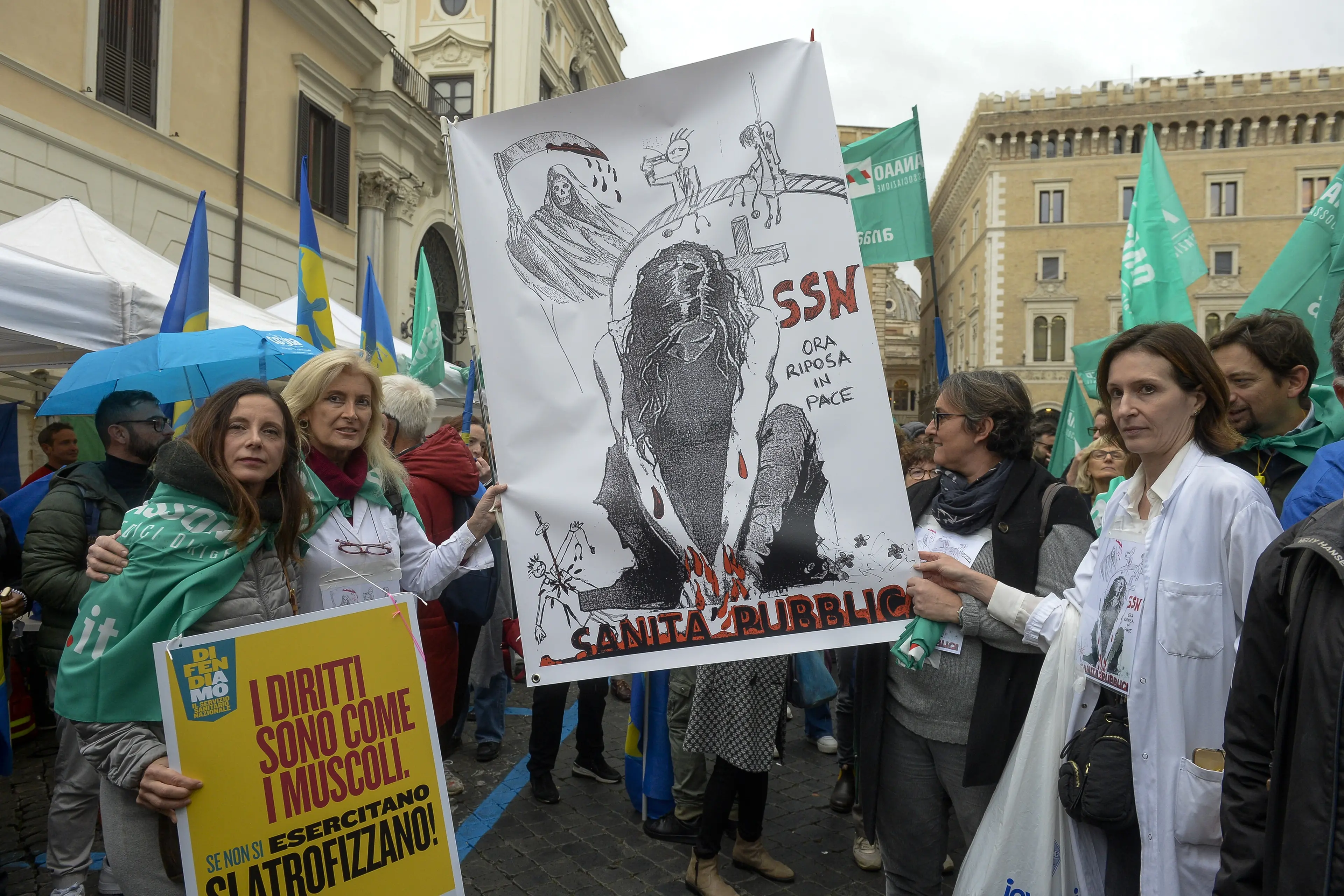<p>Una manifestazione contro i tagli al Sistema sanitario nazionale (Ipa Agency)</p>\\n , Stefano Carofei