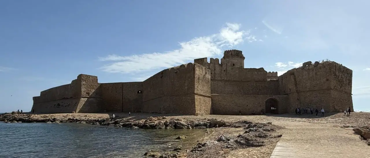 Le Castella, benvenuti nella fortezza aragonese incastonata in uno dei luoghi più suggestivi d’Italia\n