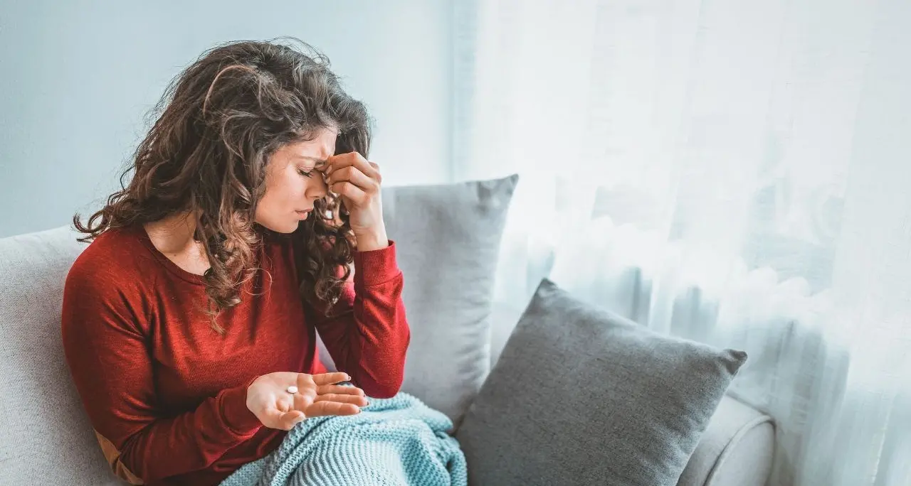 Immobili nel dolore:\u00A0l’emicrania è una\u00A0patologia invisibile e sottovalutata\u00A0che paralizza la vita\n