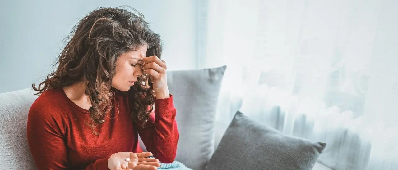 Immobili nel dolore:\u00A0l’emicrania è una\u00A0patologia invisibile e sottovalutata\u00A0che paralizza la vita\n